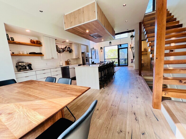 Building Photo - 803 54th St