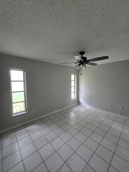 Building Photo - 843 Cambridge Ct