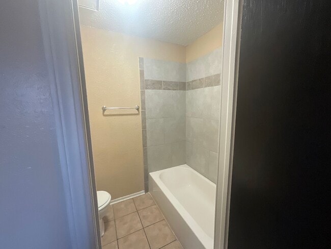 Building Photo - 3 Bed, 2 Bath, 1 Car Garage
