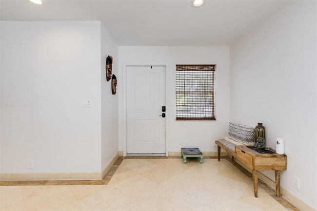 Building Photo - 936 NE 26th Ave