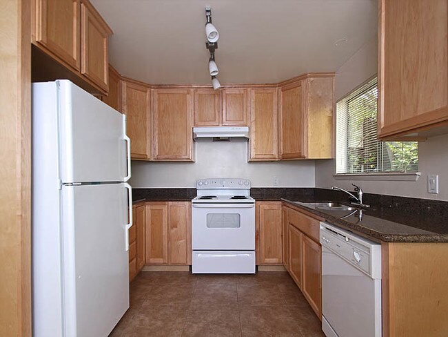 Building Photo - 532 Forest Ave