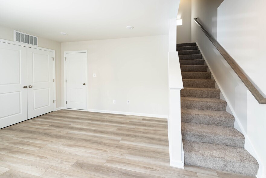 Entrance/Rec Room - 411 18th Ave