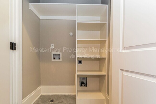 Building Photo - 290 Spring Ave