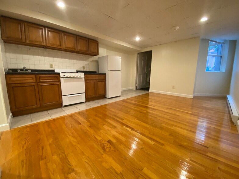 Building Photo - 506 Beacon St