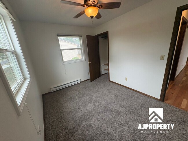 Building Photo - 600 E Aspen Blvd