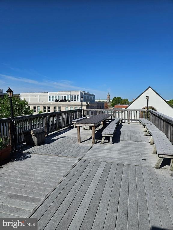 Building Photo - 327 8th St NE