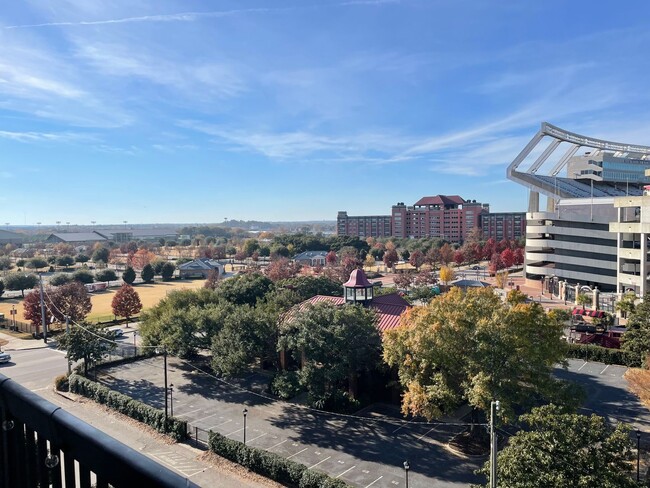 Building Photo - 1 bdrm at The Spur