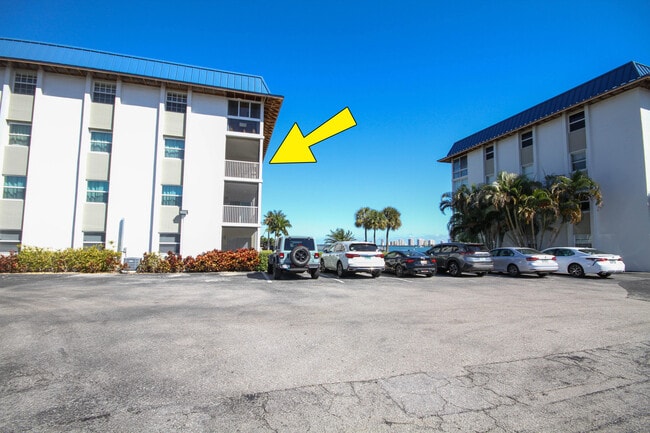 Building Photo - 2936 Lake Shore Dr