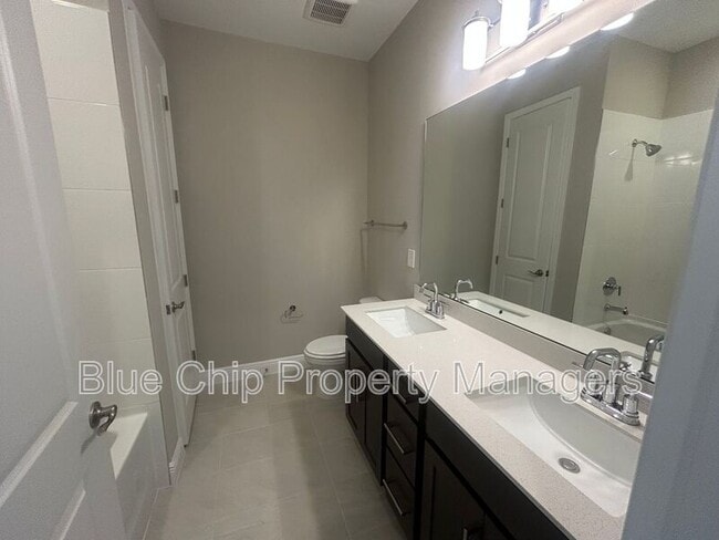 Building Photo - 1125 British Cir