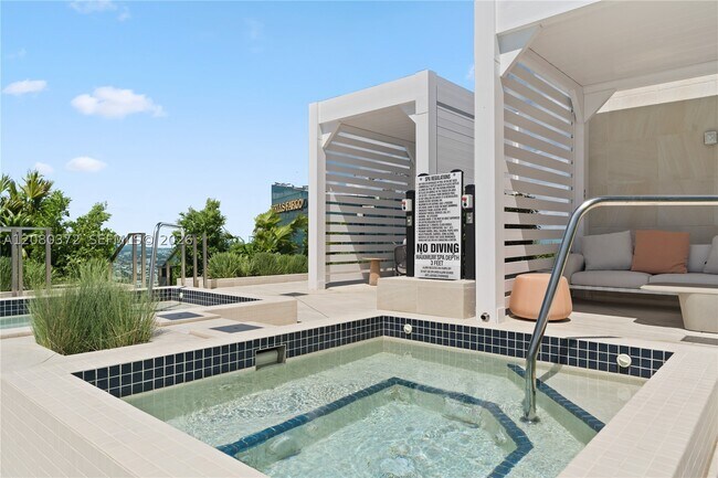 Building Photo - 300 Biscayne Blvd