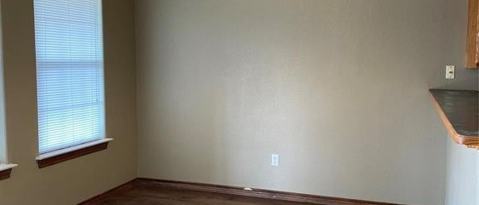 Building Photo - 10910 Shady Oaks Dr