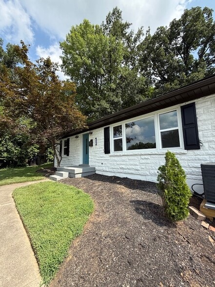 Building Photo - 111 Woodmore Ave