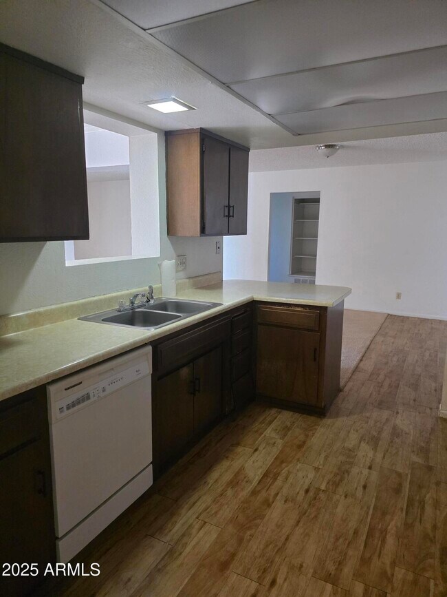 Building Photo - 570 N Villa Nueva Dr