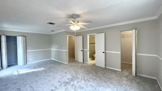 Building Photo - 501 Sandtree Dr