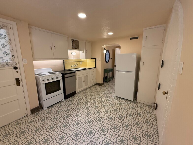 Building Photo - 452 S 800 E