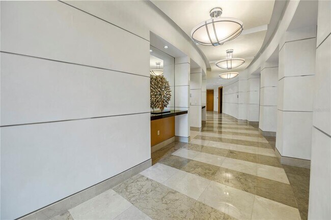 Building Photo - 400 Beach Dr NE