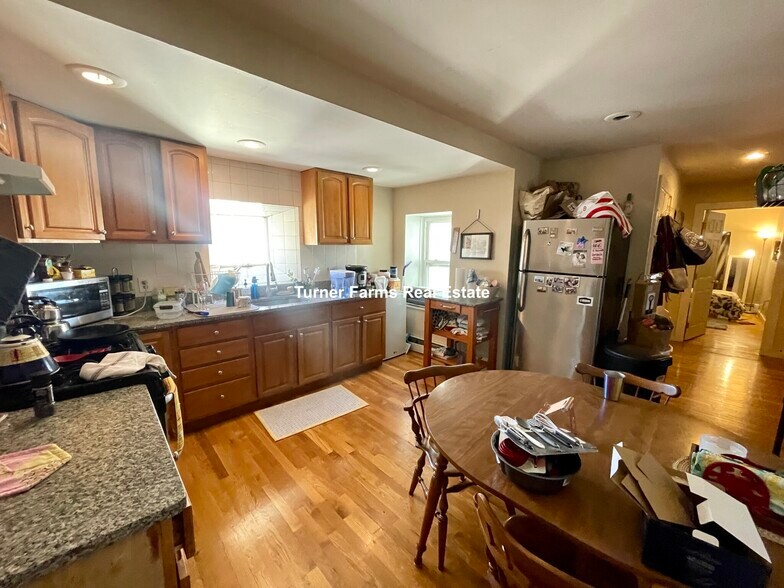 Building Photo - 42 Sewall St