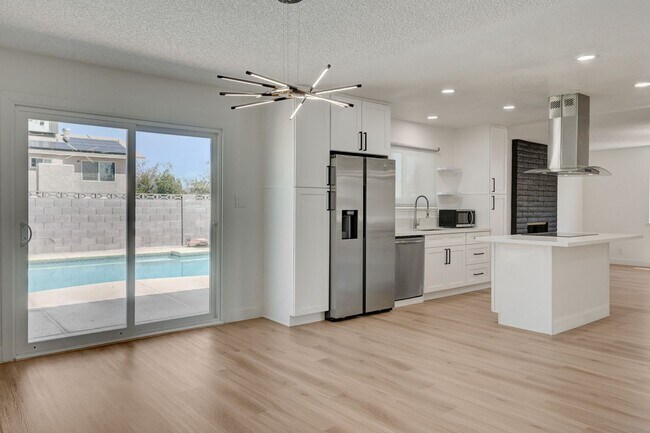 Building Photo - 4382 E Del Santos Dr