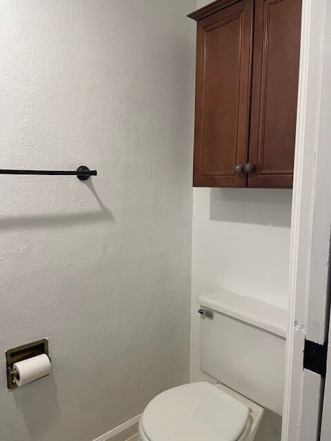 Building Photo - 7570 S Cove Cir