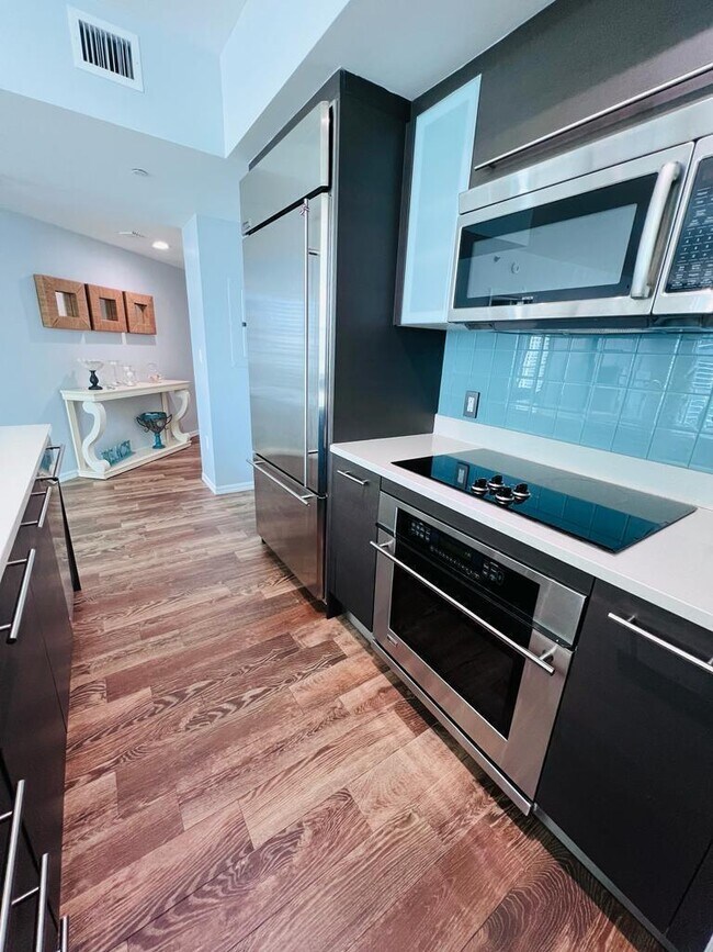 Building Photo - 500 Brickell Ave