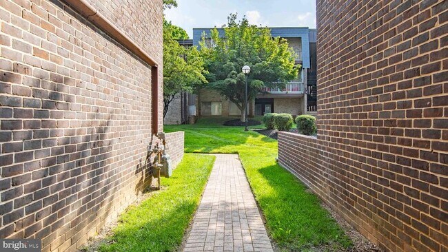 Building Photo - 29 Stonehenge Cir
