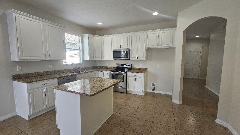 Building Photo - 2528 Ladoga Dr