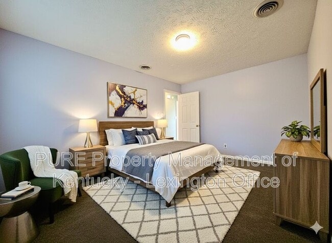 Building Photo - 305 Williamsburg Dr