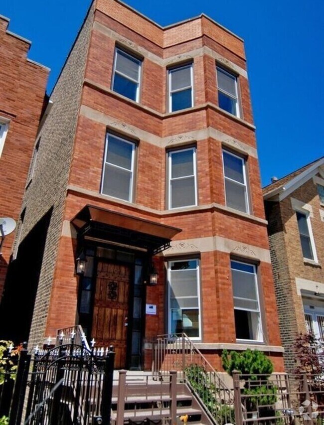 Building Photo - 1744 W Augusta Blvd