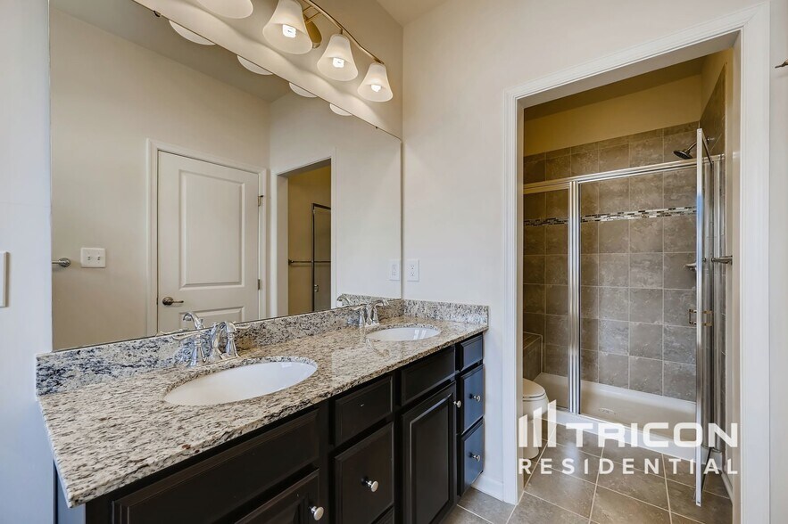 Building Photo - 9444 Ballard Green Dr