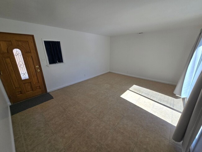 Building Photo - Beautiful 3 Bedroom Home with Pool