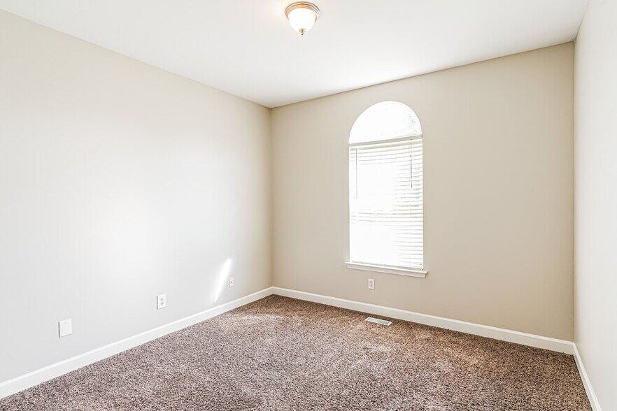 Building Photo - 318 Gatewood Dr