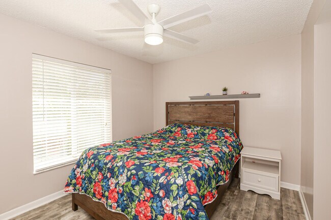 Building Photo - 2504 SE Anchorage Cove