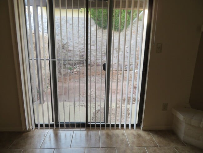 Building Photo - 2 Bedroom 2 Bath Townhouse Available for Rent