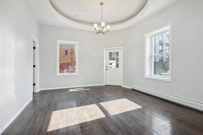 Building Photo - 541 70th St