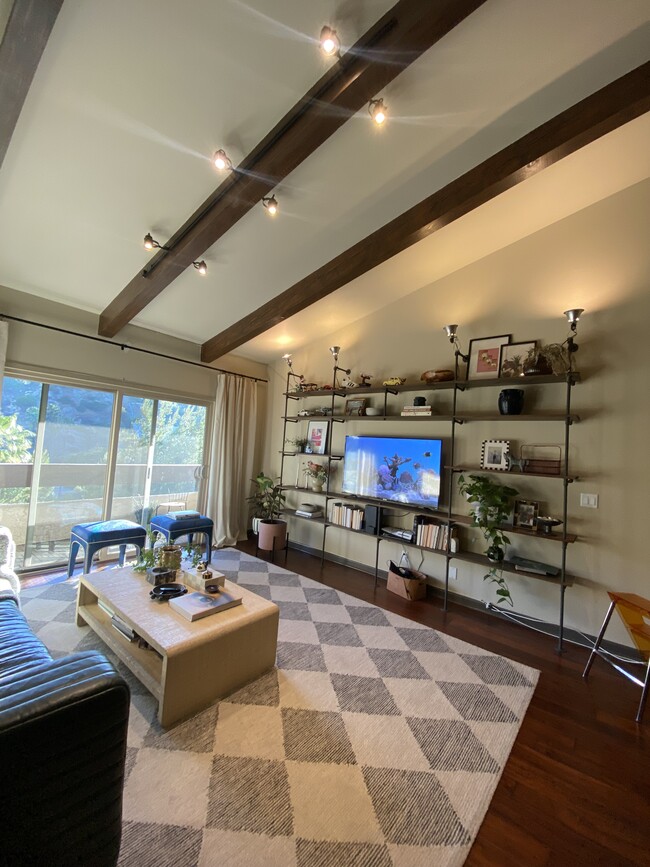 Building Photo - 2700 Cahuenga Blvd E