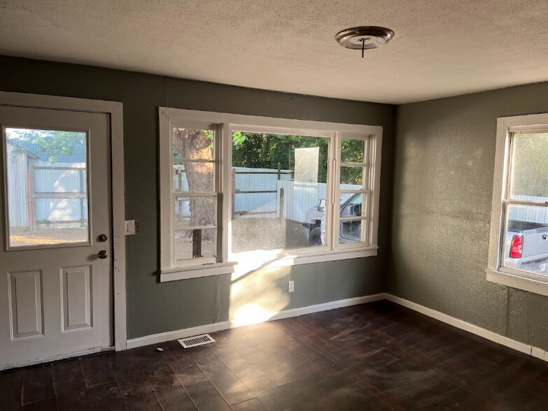 Building Photo - 1218 McCullough Pike