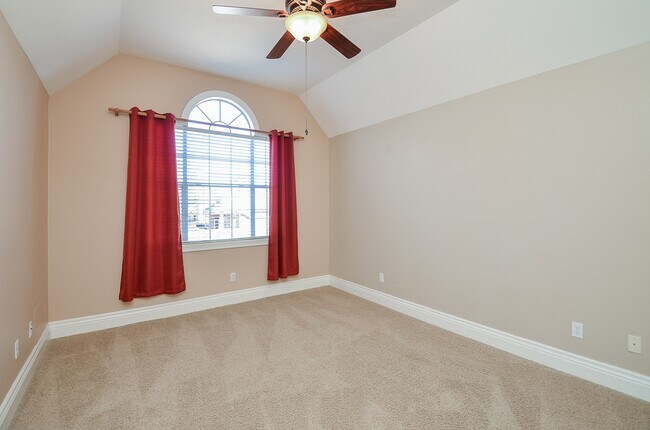 Building Photo - 5835 Stratford Gardens Dr