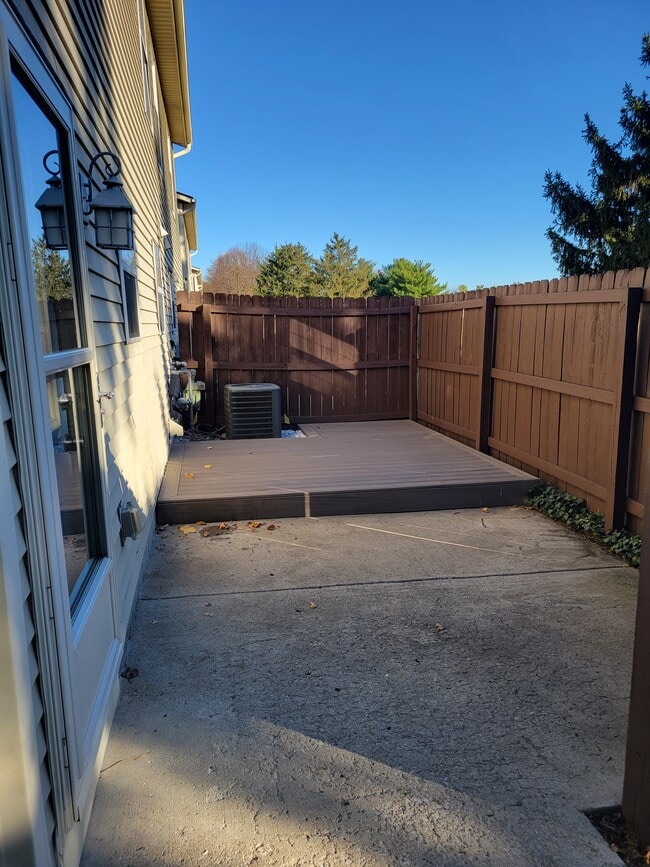 Private fenced in patio & new composite deck - 1172 Worthington Woods Blvd