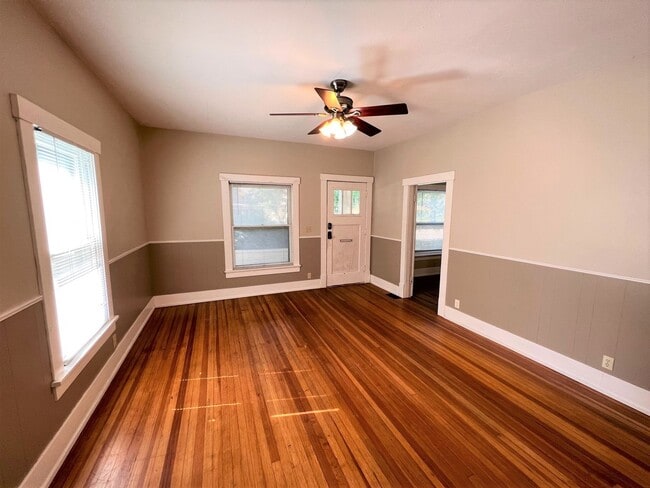 Building Photo - Prime Location 4 Bed House - Leasing 26/27 School Year