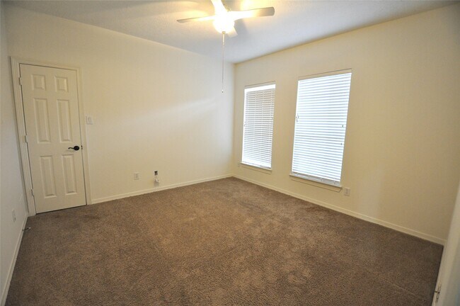 Building Photo - 1914 Sand Hollow Ln