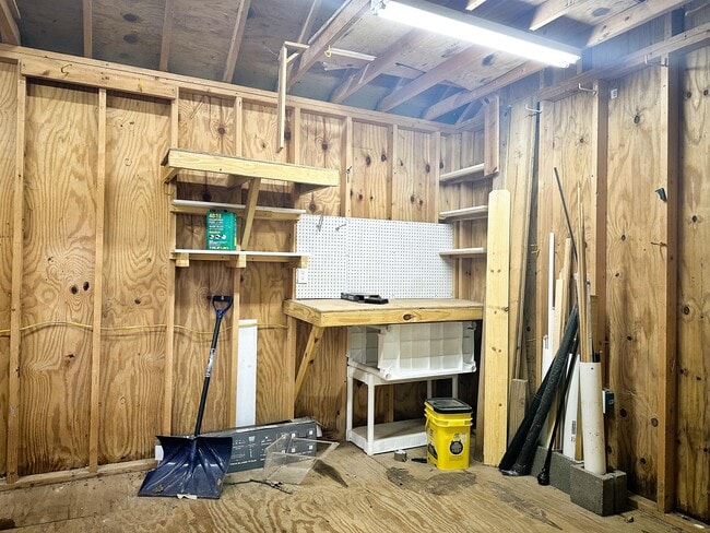 Building Photo - 322 Ash Wood Dr