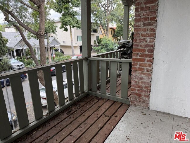 Building Photo - 1132 N Vista St