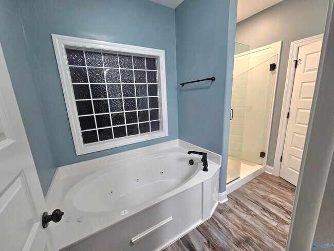 Building Photo - 2625 Mountain Stream Way SE