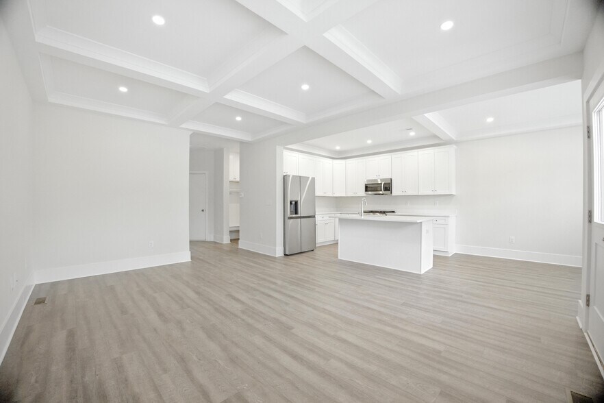Building Photo - 43 Sequoia Dr