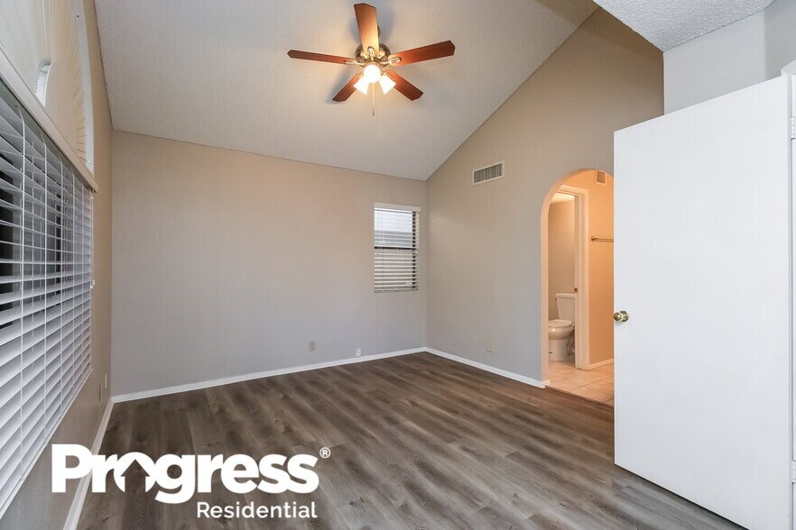 Building Photo - 1041 E Sunburst Ln