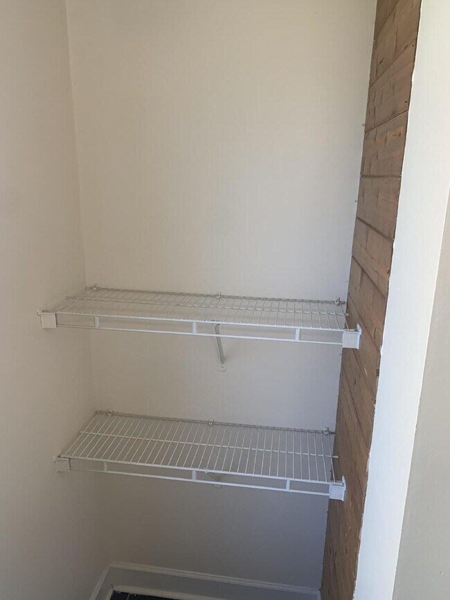 Building Photo - Charming 1-Bedroom Apartment with Hardwood Floors in York, PA!