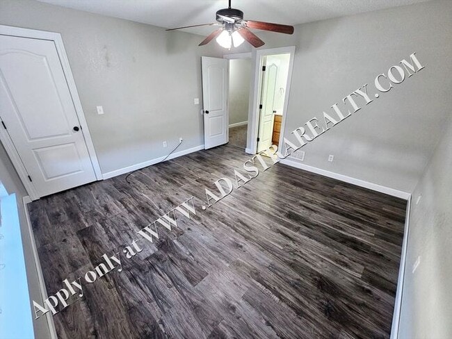 Building Photo - Beautiful Townhome in Blue Springs-Available in FEBRUARY!!