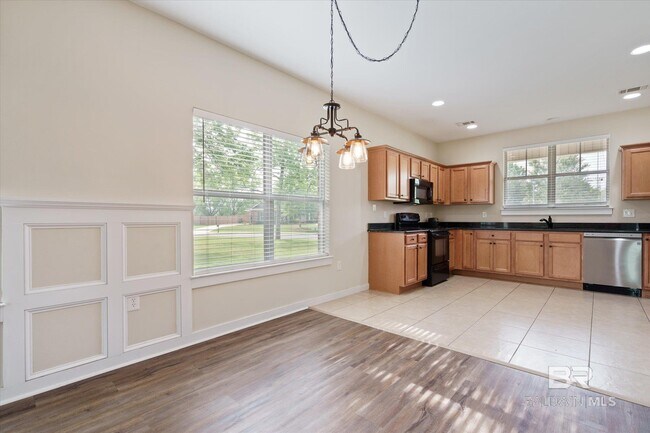 Building Photo - 8795 Bainbridge Dr