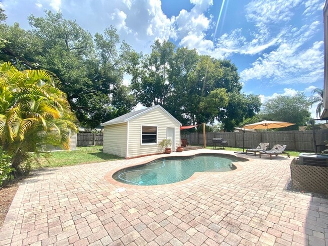 Building Photo - Heart of Conway