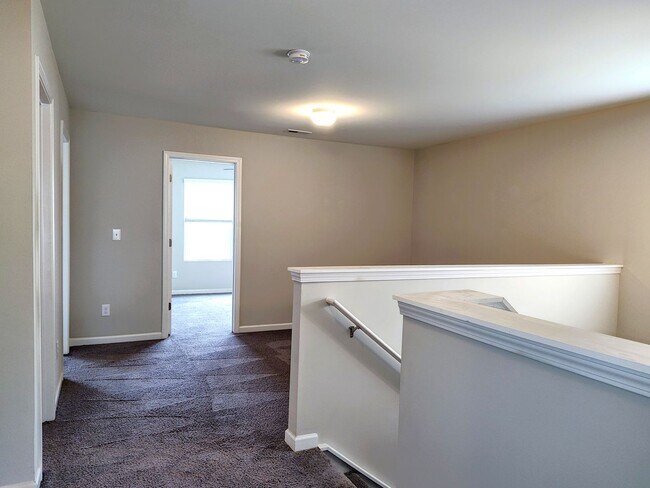 Building Photo - Beautiful home located in the Upper Riverpointe Community in Charlotte !